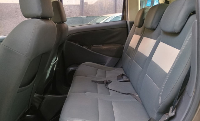 Fiat Idea ESSENCE Dualogic 1.6 Flex 16V 5p 2011-6