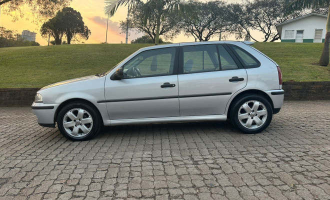 VW - VolksWagen Gol 1.8 Mi 4p 2001 Gasolina-3
