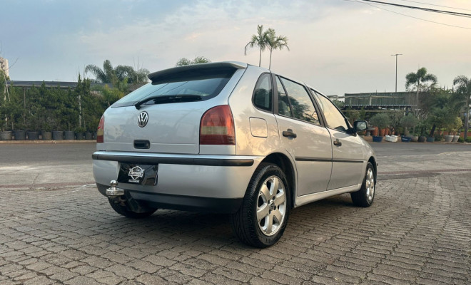 VW - VolksWagen Gol 1.8 Mi 4p 2001 Gasolina-6