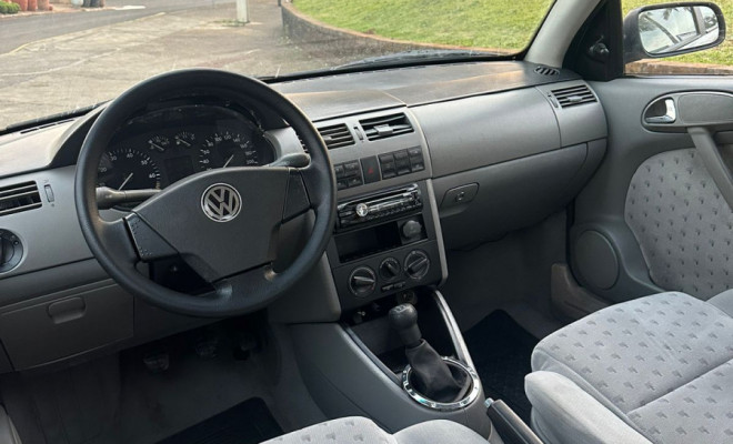 VW - VolksWagen Gol 1.8 Mi 4p 2001 Gasolina-8
