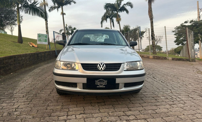 VW - VolksWagen Gol 1.8 Mi 4p 2001 Gasolina-1