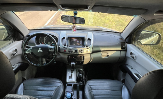 Mitsubishi L200 Triton HPE 3.2 CD TB Int.Diesel Aut 2014 Diesel-5