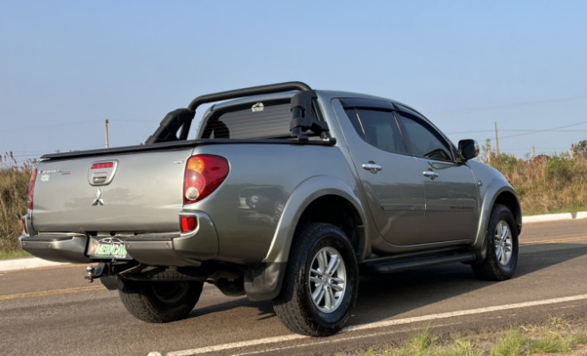 Mitsubishi L200 Triton HPE 3.2 CD TB Int.Diesel Aut 2014 Diesel-2