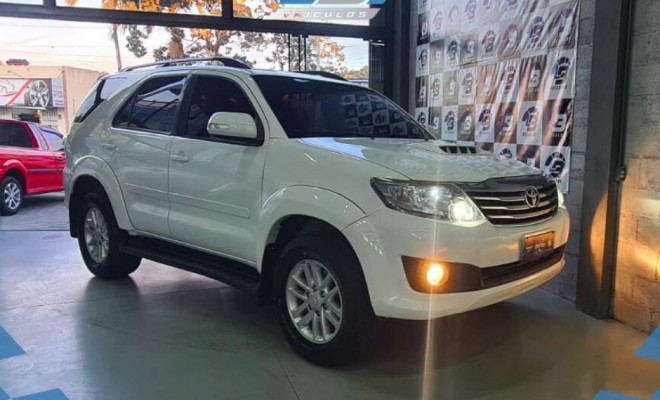 Toyota Hilux SW4 SRV D4-D 4x4 3.0 TDI Dies. Aut 2014 Diesel-5