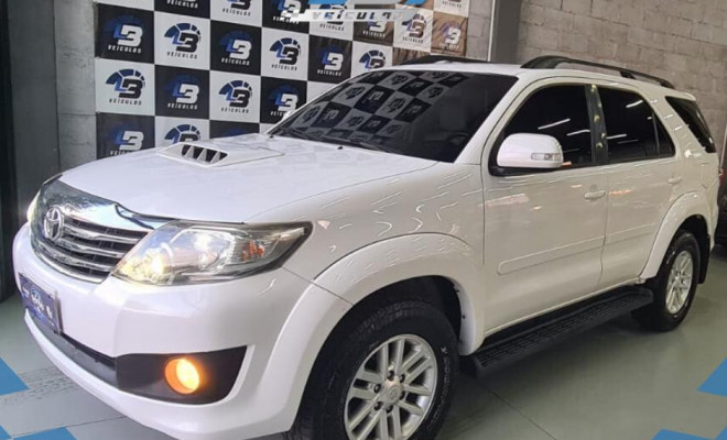 Toyota Hilux SW4 SRV D4-D 4x4 3.0 TDI Dies. Aut 2014 Diesel-0