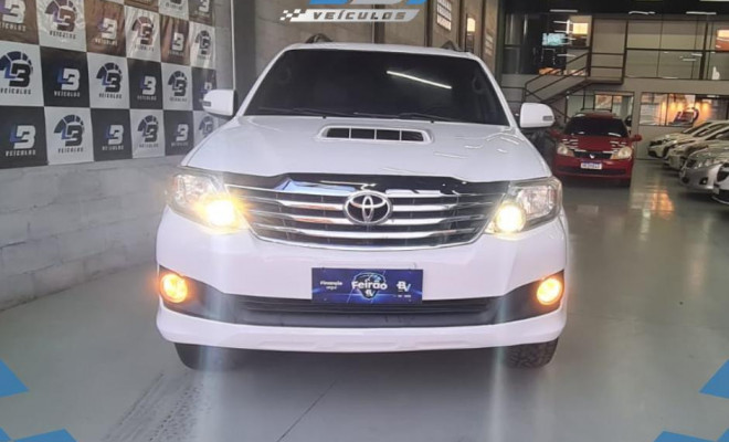 Toyota Hilux SW4 SRV D4-D 4x4 3.0 TDI Dies. Aut 2014 Diesel-8
