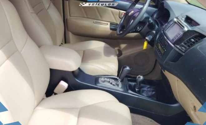 Toyota Hilux SW4 SRV D4-D 4x4 3.0 TDI Dies. Aut 2014 Diesel-10