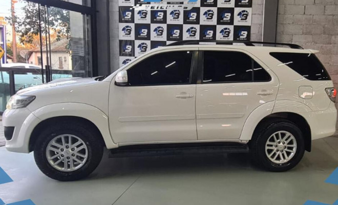 Toyota Hilux SW4 SRV D4-D 4x4 3.0 TDI Dies. Aut 2014 Diesel-1