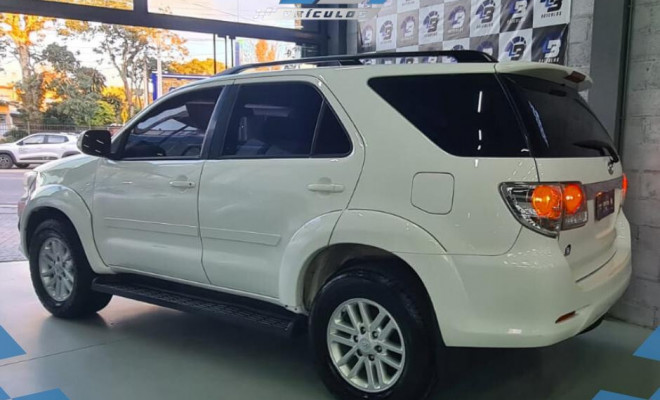 Toyota Hilux SW4 SRV D4-D 4x4 3.0 TDI Dies. Aut 2014 Diesel-2