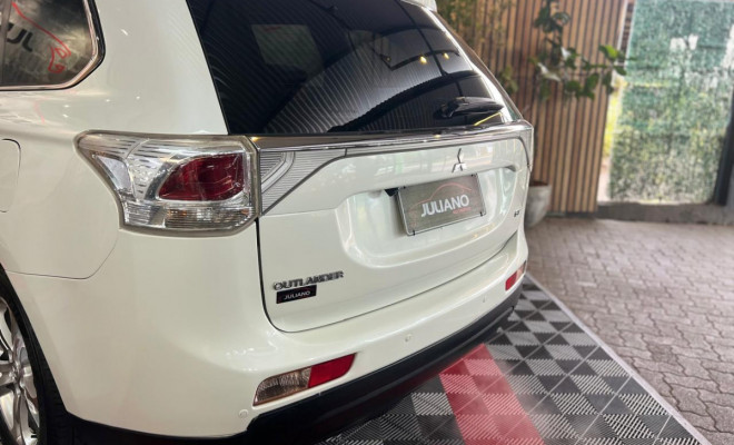 Mitsubishi OUTLANDER GT 3.0 V6 Aut. 2015 Flex - 07 Lugares-18