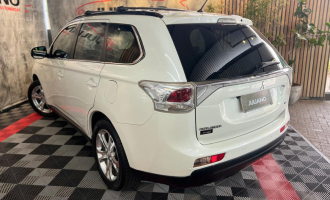 Mitsubishi OUTLANDER GT 3.0 V6 Aut. 2015 Flex - 07 Lugares-2