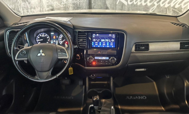 Mitsubishi OUTLANDER GT 3.0 V6 Aut. 2015 Flex - 07 Lugares-6