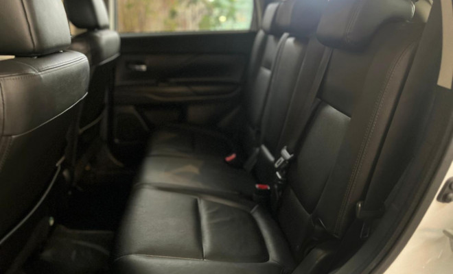 Mitsubishi OUTLANDER GT 3.0 V6 Aut. 2015 Flex - 07 Lugares-10
