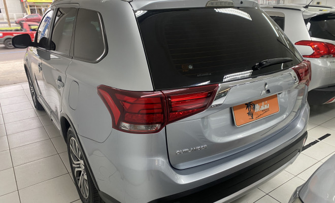 Mitsubishi OUTLANDER 2.0 C/ Teto Aut 2017-2