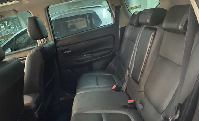 Mitsubishi OUTLANDER 2.0 C/ Teto Aut 2017-10