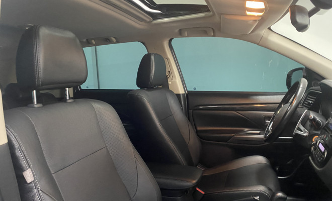 Mitsubishi OUTLANDER 2.0 C/ Teto Aut 2017-9