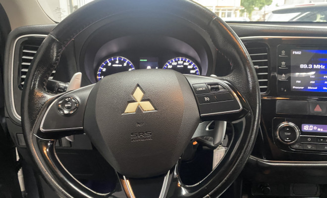 Mitsubishi OUTLANDER 2.0 C/ Teto Aut 2017-12