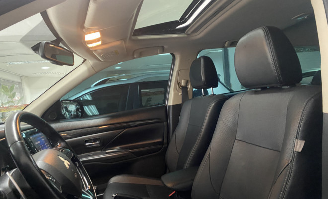 Mitsubishi OUTLANDER 2.0 C/ Teto Aut 2017-8
