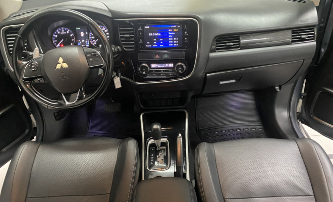 Mitsubishi OUTLANDER 2.0 C/ Teto Aut 2017-6