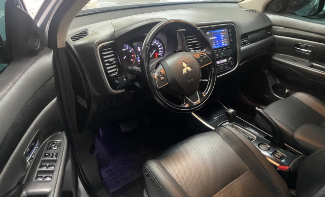 Mitsubishi OUTLANDER 2.0 C/ Teto Aut 2017-5
