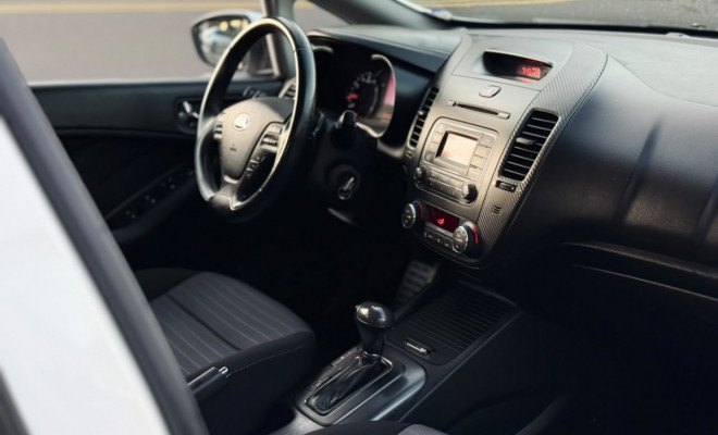 Kia Motors Cerato 1.6 16V  Flex  Aut. 2015 Flex-9
