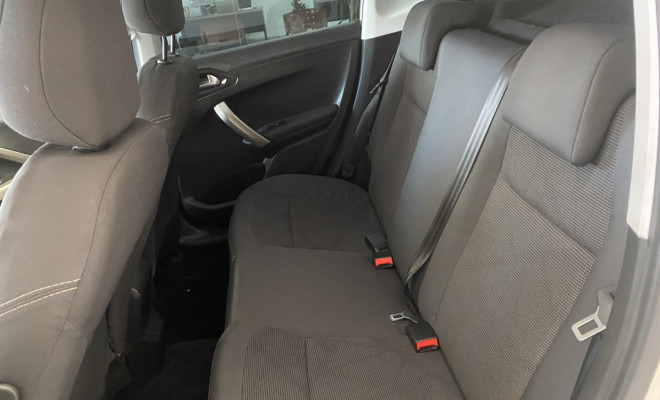 Peugeot 2008 Allure 1.6 Mec 2016-9