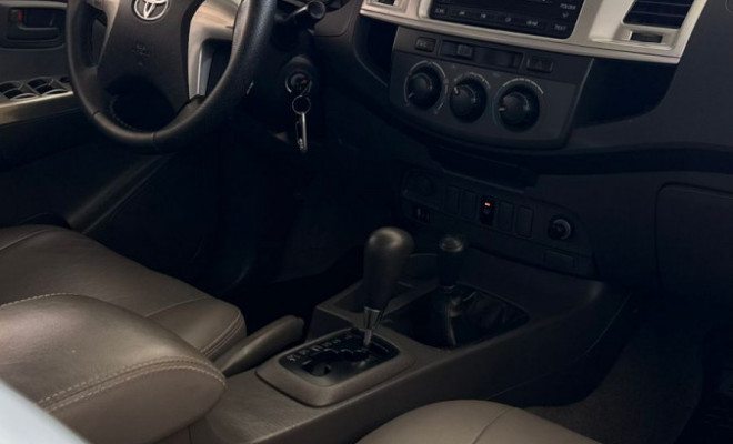 Toyota Hilux CD SRV D4-D 4x4 3.0 TDI Diesel Aut 2013 Gasolina-12