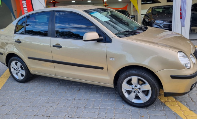 VW - VolksWagen Polo Sedan 1.6 Mi 101cv 8V 4p 2004 Gasolina-1