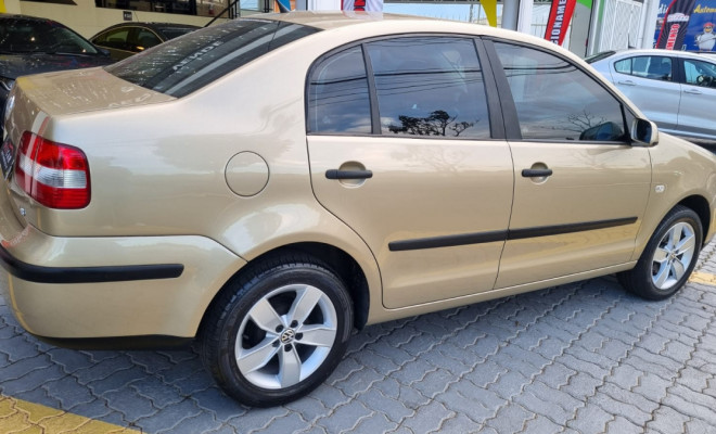 VW - VolksWagen Polo Sedan 1.6 Mi 101cv 8V 4p 2004 Gasolina-2