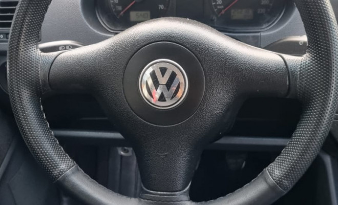 VW - VolksWagen Polo Sedan 1.6 Mi 101cv 8V 4p 2004 Gasolina-4