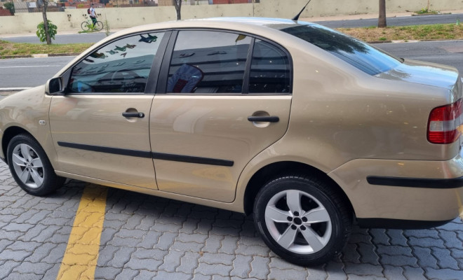 VW - VolksWagen Polo Sedan 1.6 Mi 101cv 8V 4p 2004 Gasolina-0
