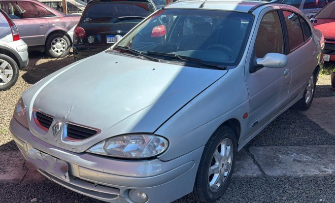 Renault Megane Sedan RXE/ Privilège 2.0 16V Mec 2006 Gasolina