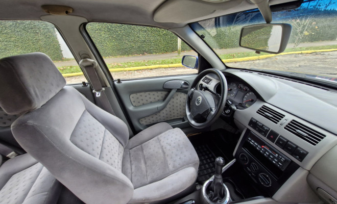 VW - VolksWagen Gol 1.8 Mi 4p 2000 Gasolina-11