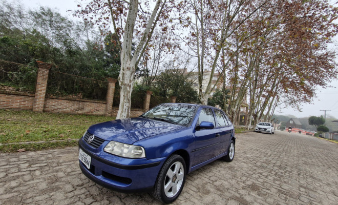 VW - VolksWagen Gol 1.8 Mi 4p 2000 Gasolina