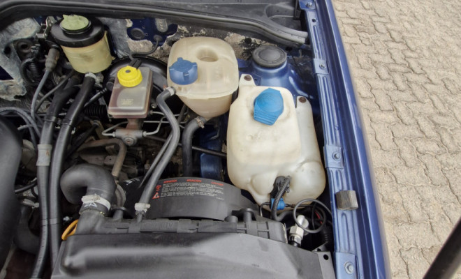 VW - VolksWagen Gol 1.8 Mi 4p 2000 Gasolina-16