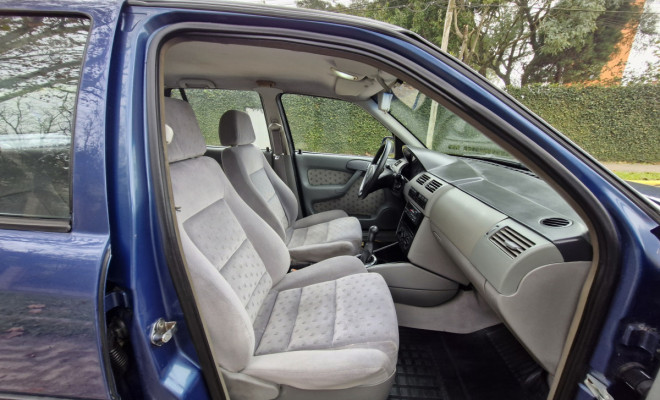 VW - VolksWagen Gol 1.8 Mi 4p 2000 Gasolina-8