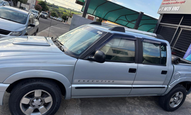 GM - Chevrolet S10 P-Up Executive 2.4 MPFI F.Power CD 2011 Flex-0