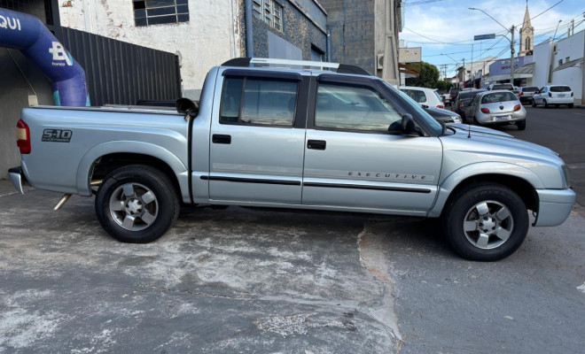 GM - Chevrolet S10 P-Up Executive 2.4 MPFI F.Power CD 2011 Flex-4