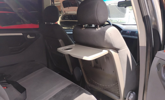 GM - Chevrolet Meriva 1.8/ CD 1.8 MPFI 8V 102cv 5p 2004 Gasolina-5