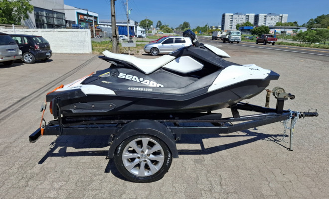 Sea-Doo Spark ano 2014 com reboque-3