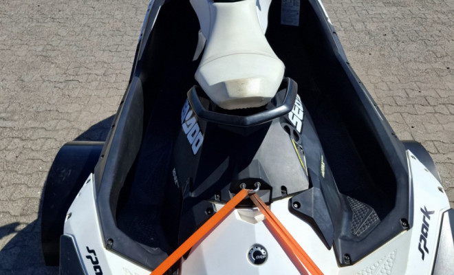 Sea-Doo Spark ano 2014 com reboque-7