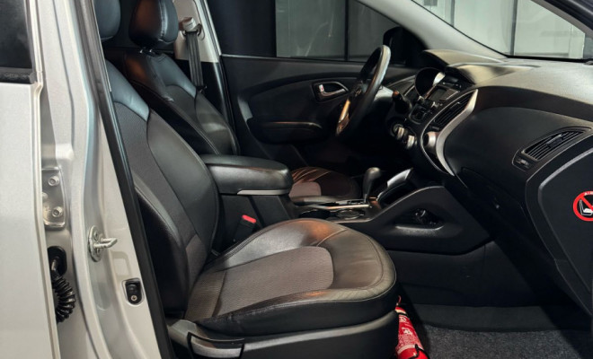 Hyundai ix35 2.0 16V 170cv 2WD/4WD Aut. 2012 Gasolina-13