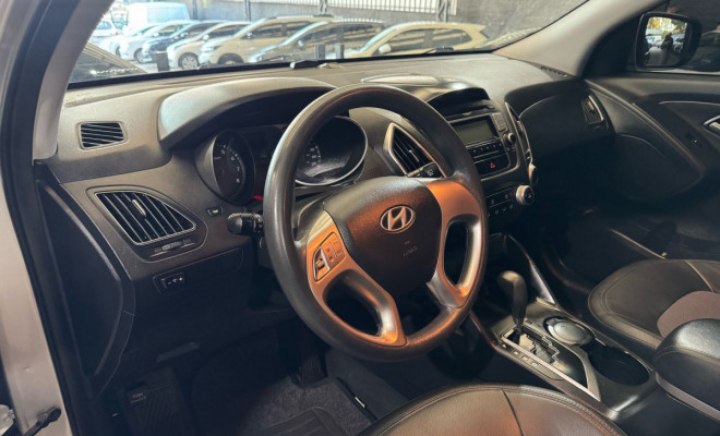 Hyundai ix35 2.0 16V 170cv 2WD/4WD Aut. 2012 Gasolina-9