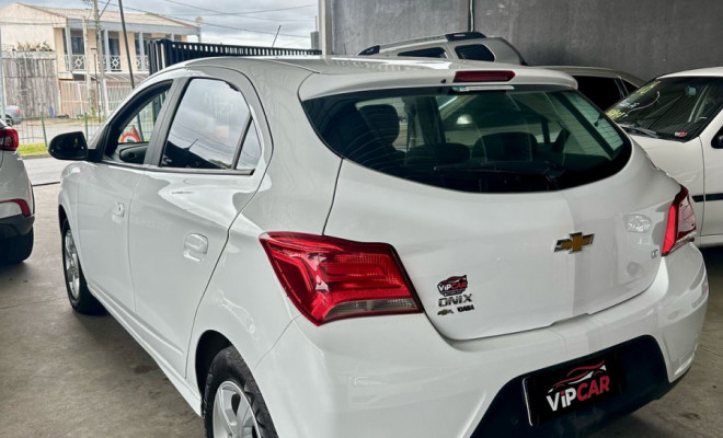 GM - Chevrolet ONIX HATCH LT 1.4 8V FlexPower 5p Mec. 2019 Flex-4