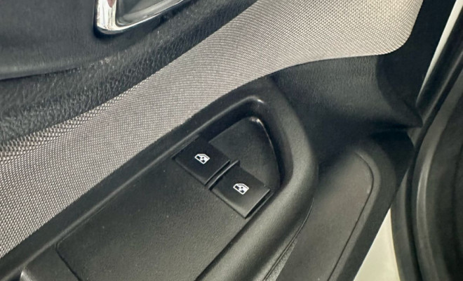 GM - Chevrolet ONIX HATCH LT 1.4 8V FlexPower 5p Mec. 2019 Flex-8