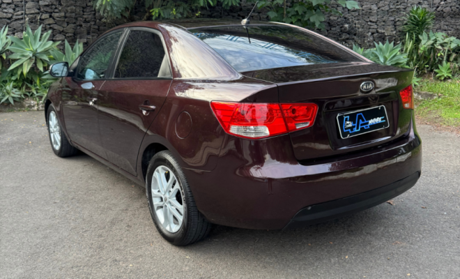 Kia Motors Cerato 1.6 16V Aut. 2011 Gasolina-8
