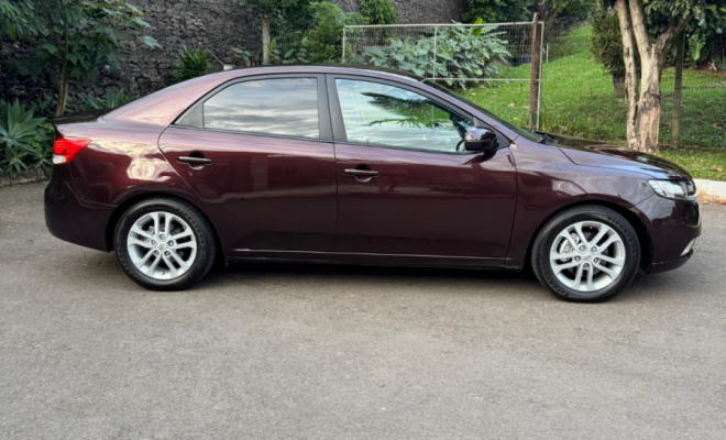 Kia Motors Cerato 1.6 16V Aut. 2011 Gasolina-11