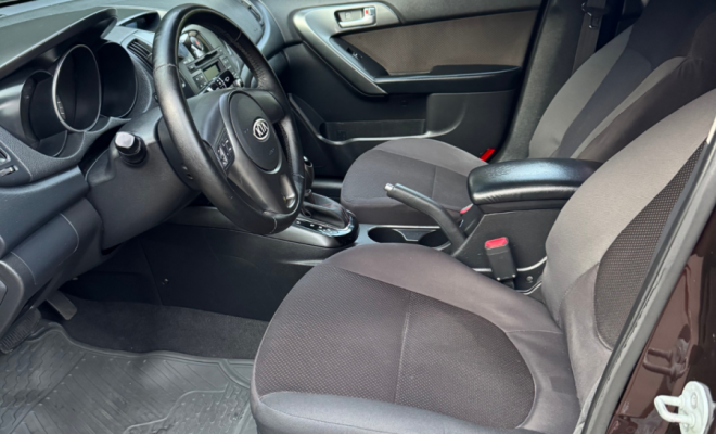 Kia Motors Cerato 1.6 16V Aut. 2011 Gasolina-6