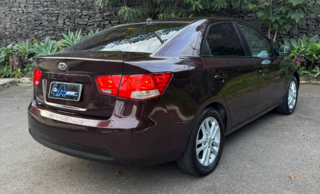 Kia Motors Cerato 1.6 16V Aut. 2011 Gasolina-10