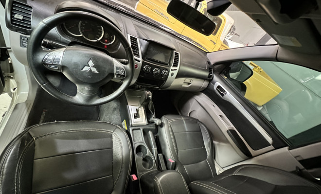 Mitsubishi Pajero DAKAR 3.2 4x4 T.I. Dies. 5p Mec. 2012 Diesel-6